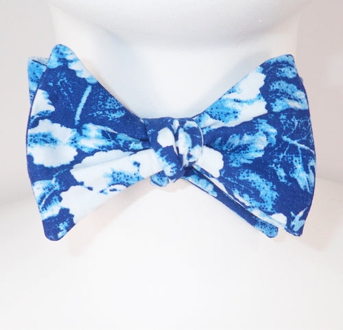 Blue Hawaiian Print Bow Tie