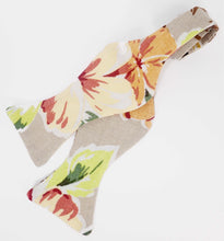 Hawaiian Print Bow Tie